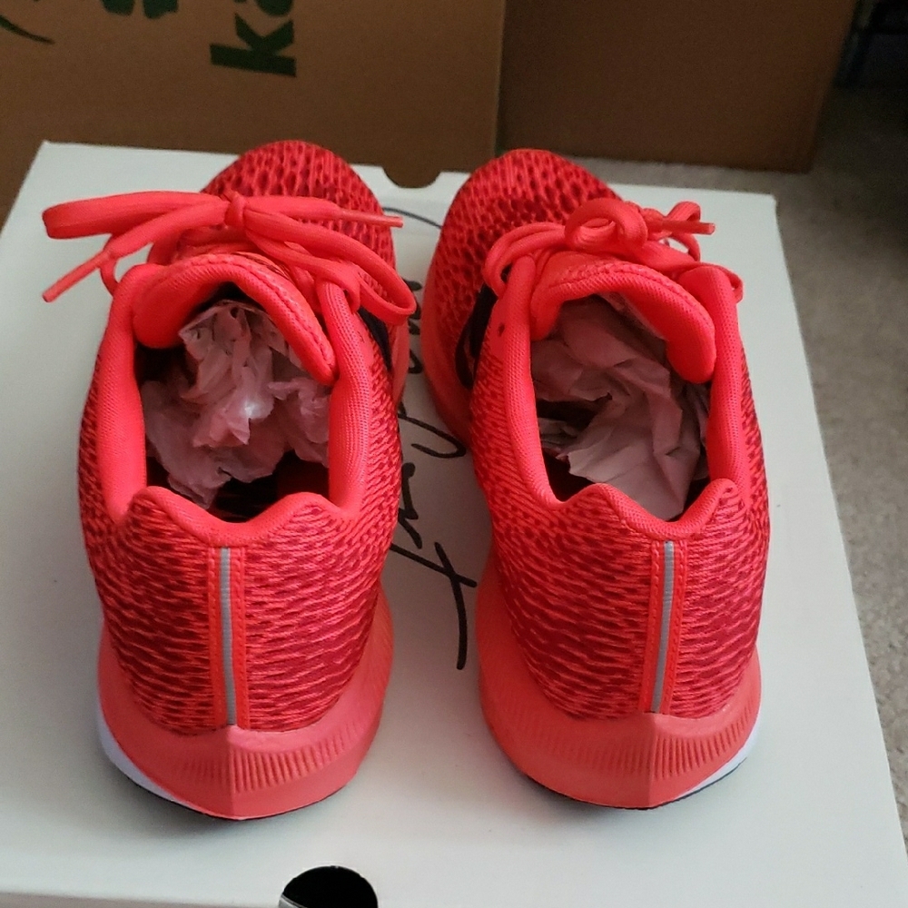 Nike Women's Bright Red Athletic Shoes - Picture 4 of 5